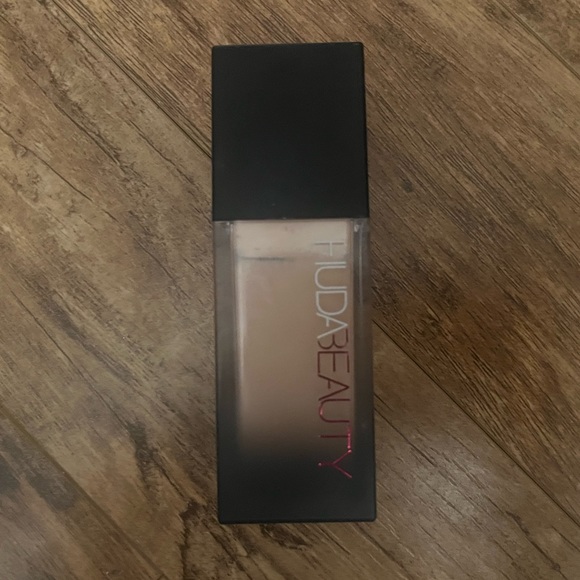 HUDA BEAUTY Faux Filter Foundation Angel Food - Picture 1 of 1